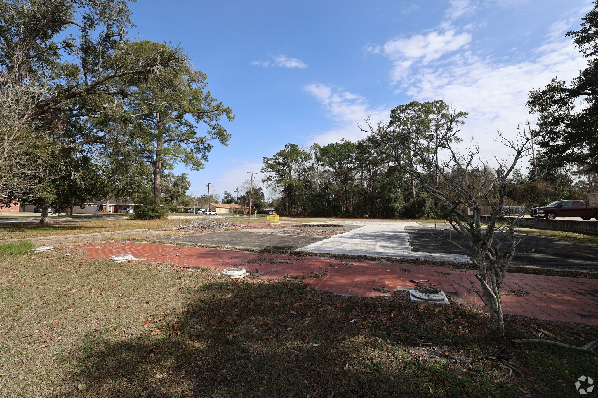 Pontchartrain Dr, Slidell, LA for sale Primary Photo- Image 1 of 8