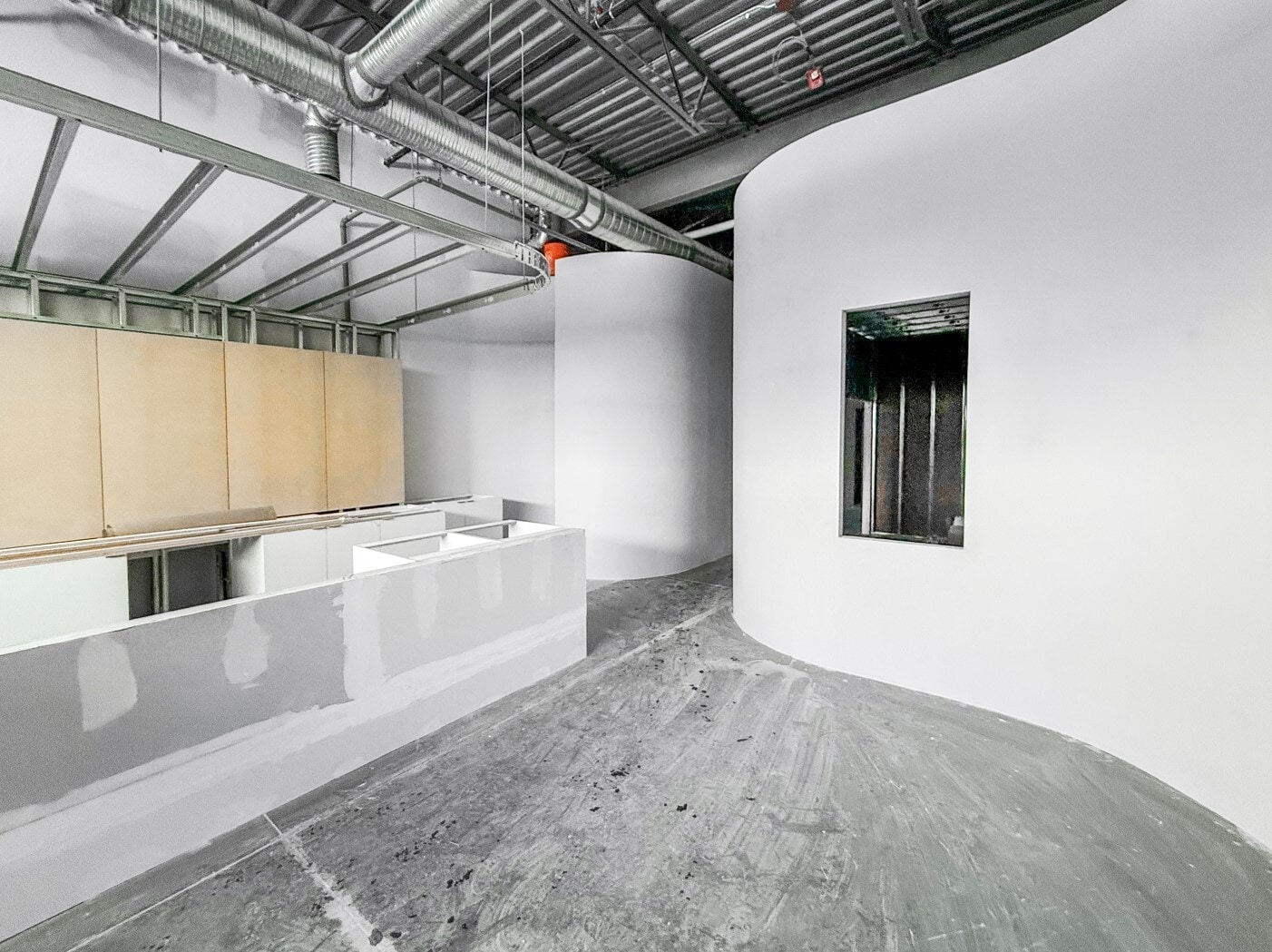 2 Royal Vista Link NW, Calgary, AB for lease Interior Photo- Image 1 of 2