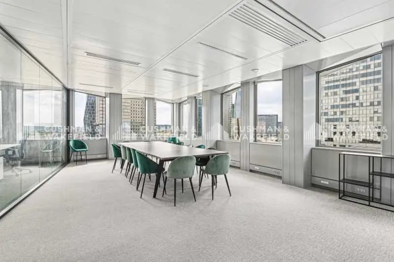 33 Place Des Corolles, Courbevoie for lease - Interior Photo - Image 2 of 13