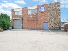 Freeport Warehouse w/ Parking on Sunrise Hwy! - Warehouse