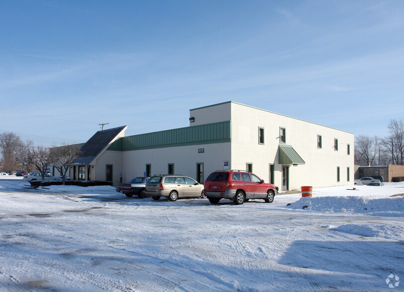 23 Lisbon St, Canfield, OH 44406