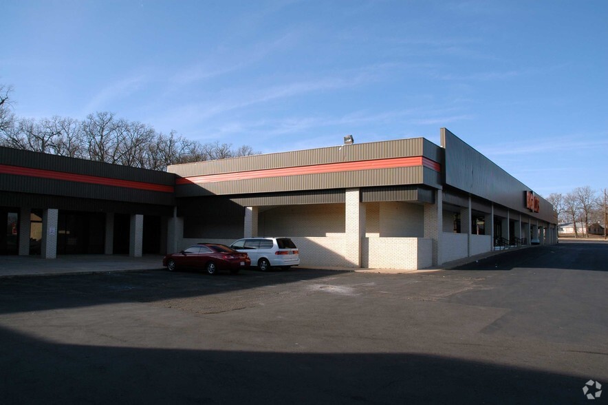 3064 Clarksville St, Paris, TX for lease - Building Photo - Image 3 of 3