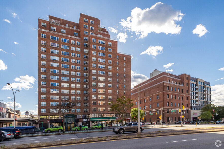 107-40 Queens Blvd, Forest Hills, NY for lease - Building Photo - Image 2 of 7