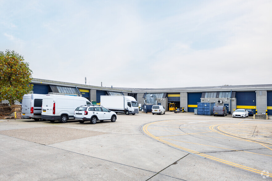 Seax Way, Basildon for lease - Building Photo - Image 2 of 4