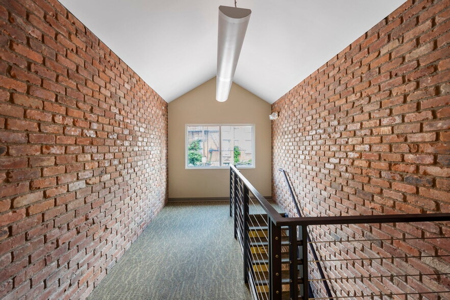 2181 Victory Pky, Cincinnati, OH for sale - Building Photo - Image 3 of 7