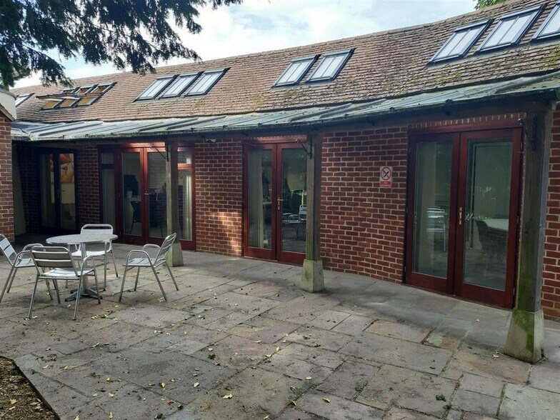 High St, Ripley for lease - Building Photo - Image 3 of 17