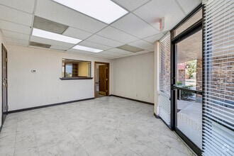 2313 W Arkansas Ln, Pantego, TX for lease Lobby- Image 2 of 5
