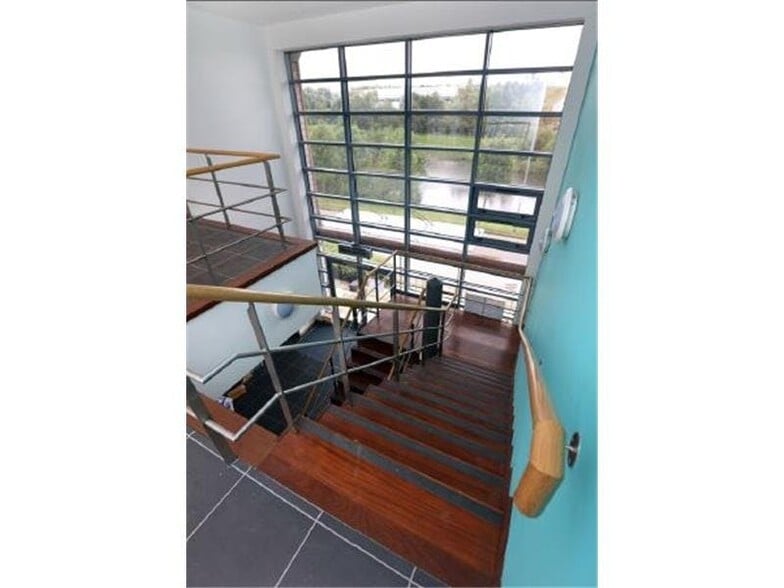 Lake View Dr, Nottingham for lease - Building Photo - Image 3 of 5