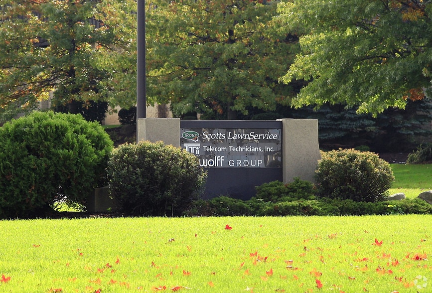 4601 Hinckley Ind Pky, Cleveland, OH for lease - Building Photo - Image 3 of 6