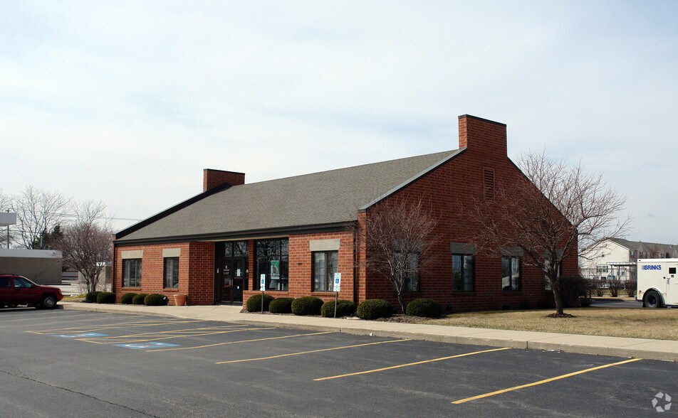 1901 Douglas Rd, Montgomery, IL for sale - Primary Photo - Image 1 of 1
