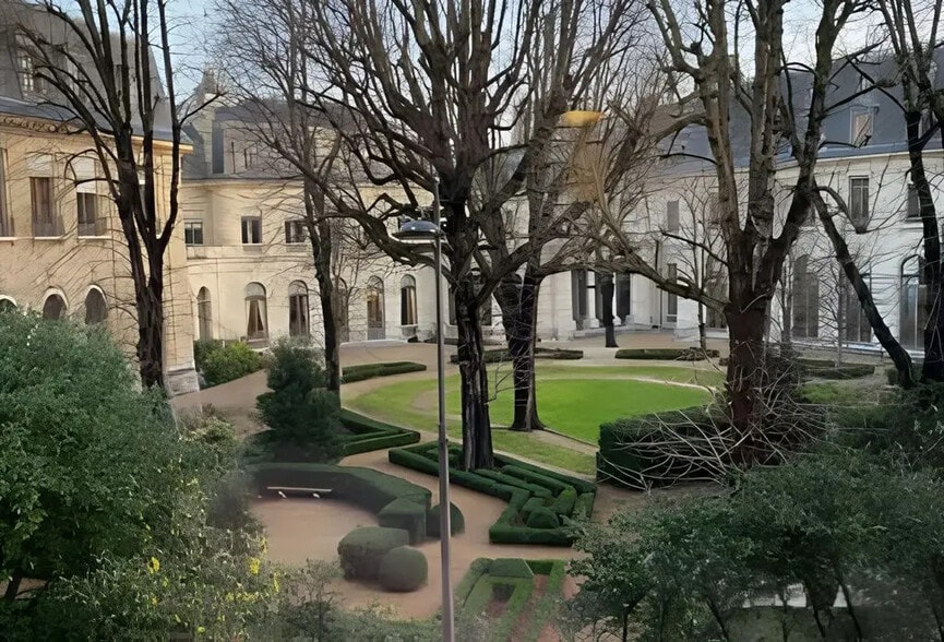 2-4 Rue Lord Byron, Paris for sale - Building Photo - Image 3 of 6