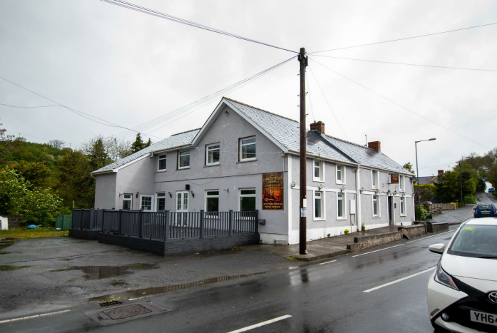 The Carpenters Arms, Carmarthen for sale - Primary Photo - Image 1 of 1