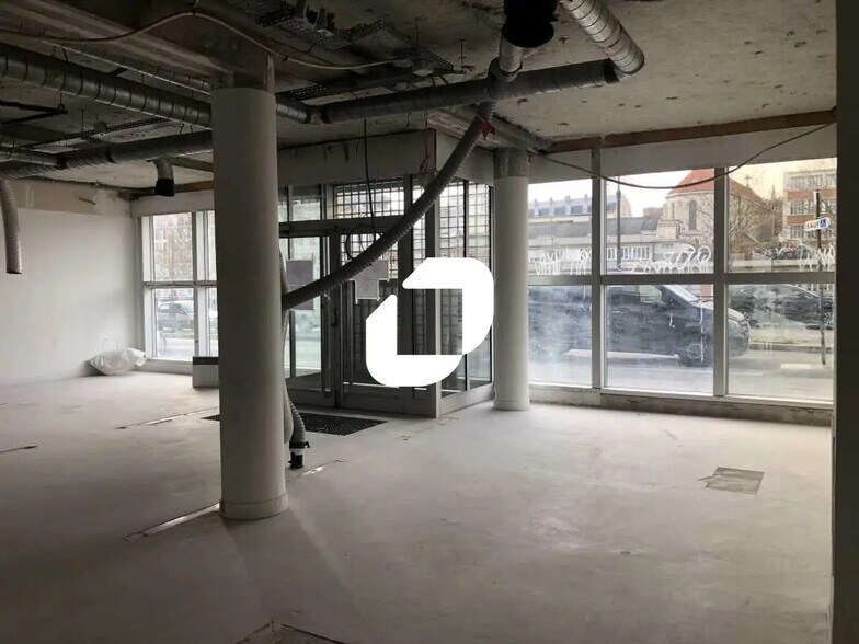 Retail in Paris for lease - Interior Photo - Image 3 of 9