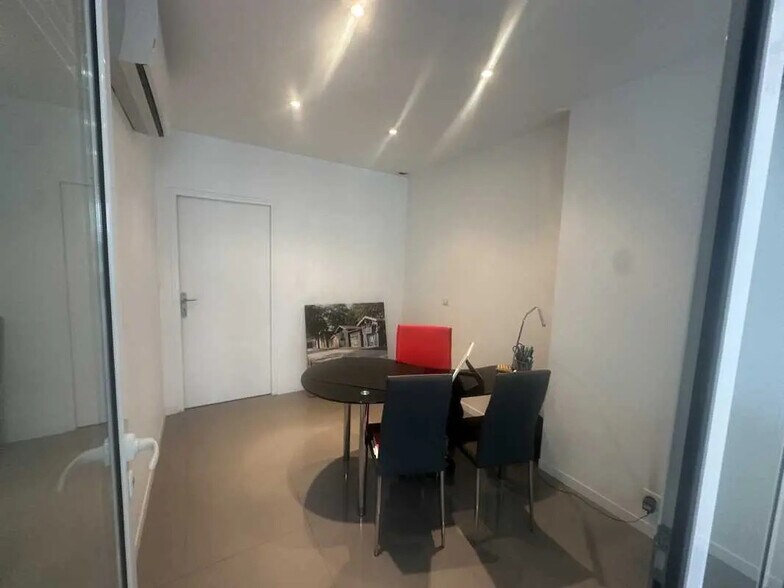 Retail in Bordeaux for lease - Interior Photo - Image 3 of 4