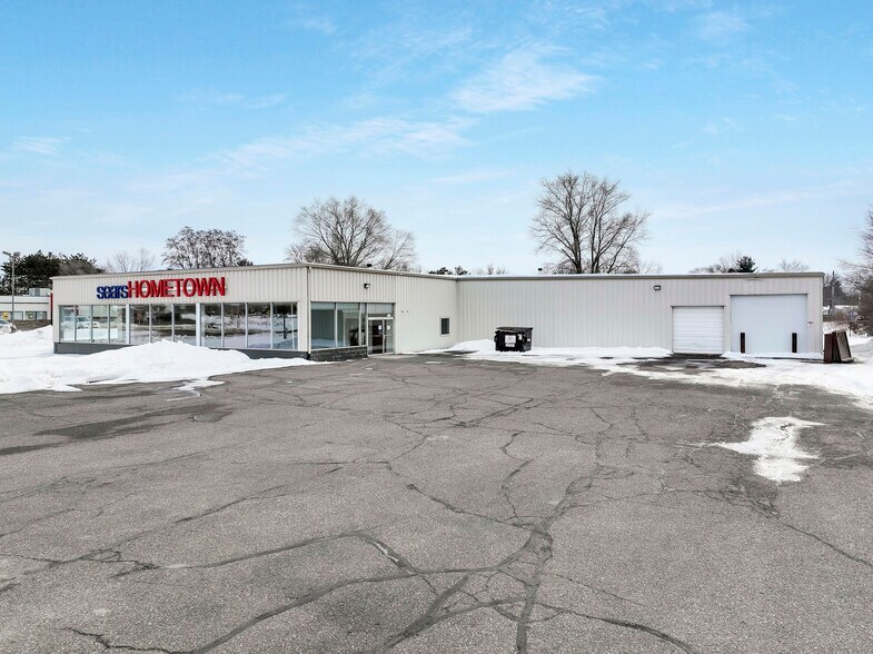 301 W Prairie View Rd, Chippewa Falls, WI for sale - Primary Photo - Image 1 of 1