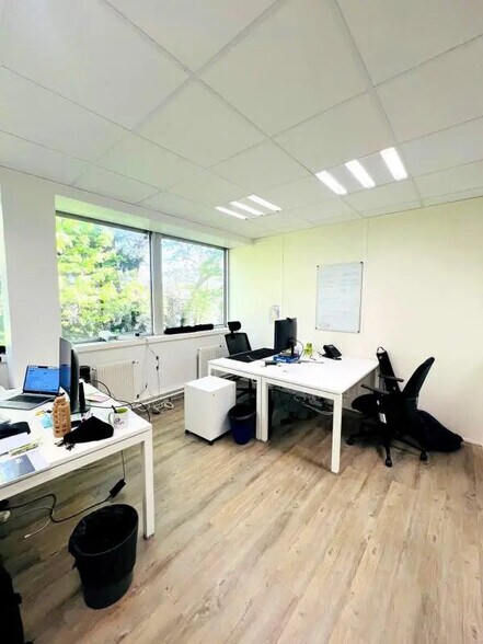 Office in Le Chesnay-Rocquencourt for lease - Building Photo - Image 3 of 27