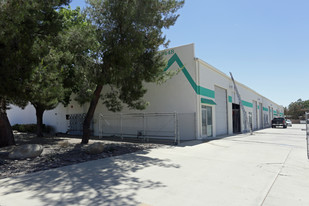 13448 Manhasset, Apple Valley CA - Warehouse