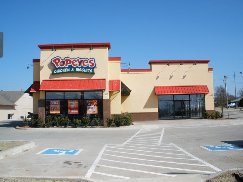 2320-2330 S Broadway, Edmond, OK for lease - Primary Photo - Image 1 of 4