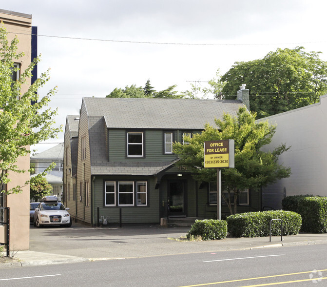 3151 NE Sandy Blvd, Portland, OR for lease - Primary Photo - Image 2 of 9