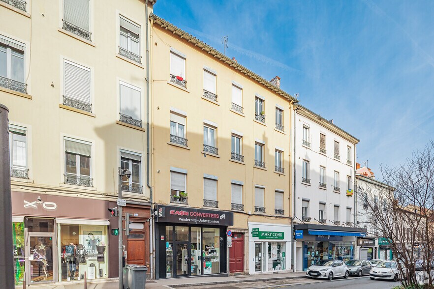 Retail in Oullins for lease - Primary Photo - Image 1 of 2