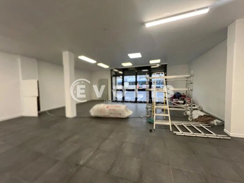 Flex in Valenton for sale - Building Photo - Image 3 of 7