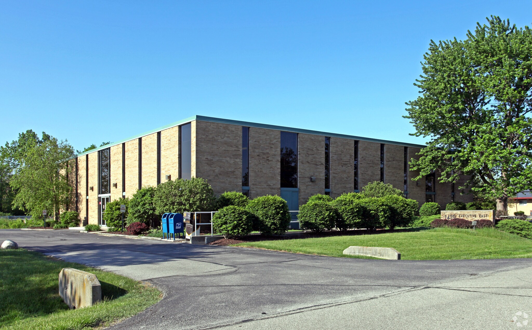 1415 Directors Row, Fort Wayne, IN for sale Primary Photo- Image 1 of 1