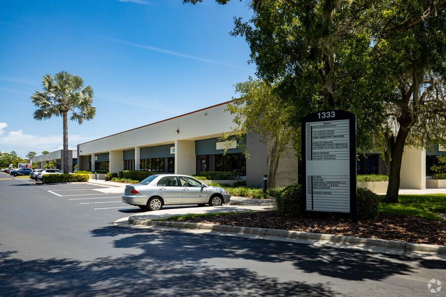 1333-1335 Gateway Dr, Melbourne, FL for lease - Building Photo - Image 3 of 19