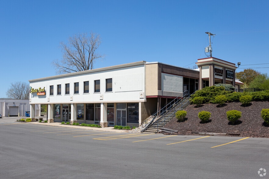 2739 Breton Rd SE, Grand Rapids, MI for sale - Primary Photo - Image 1 of 11