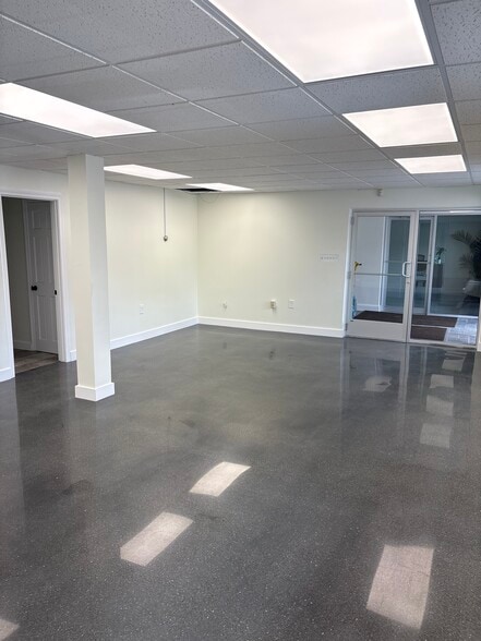 860 Main St, Sanford, ME for lease - Interior Photo - Image 2 of 6