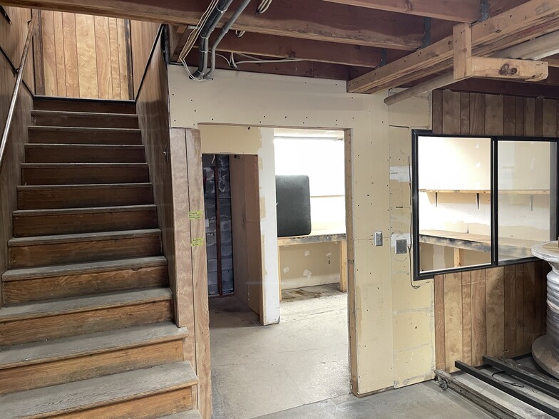 33733 King Rd, Abbotsford, BC for lease - Interior Photo - Image 3 of 6