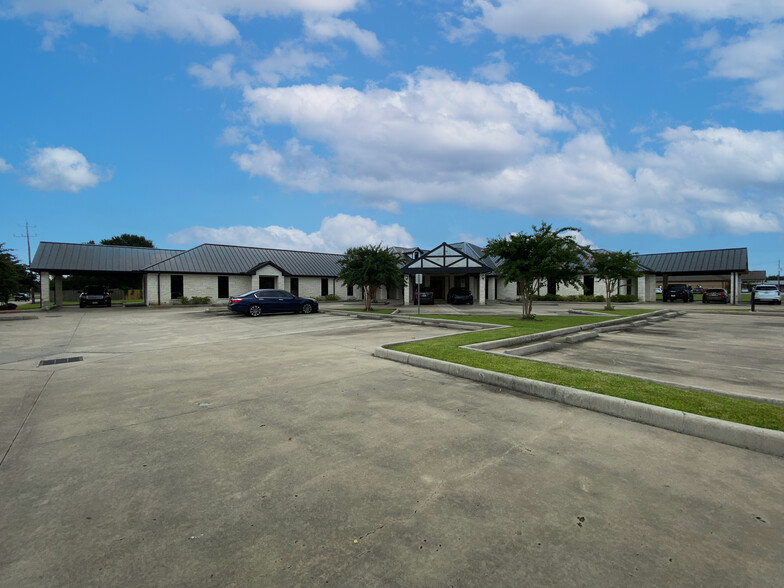 2307 W Baker Rd, Baytown, TX for lease - Building Photo - Image 1 of 7