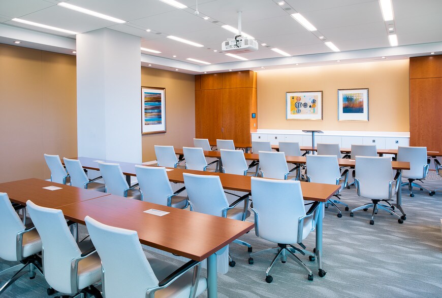 1420 Spring Hill Rd, McLean, VA for sale - Building Photo - Image 1 of 1