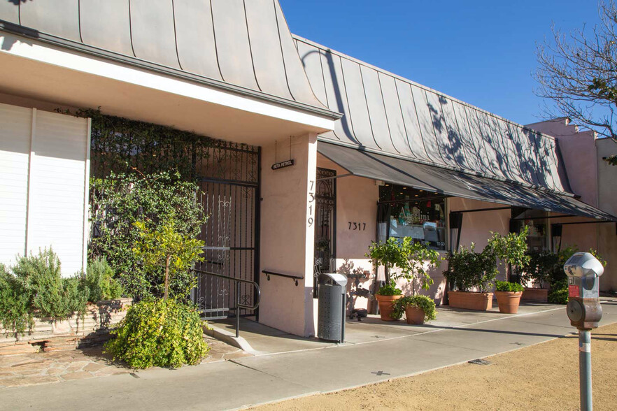 7317 Beverly Blvd, Los Angeles, CA for lease - Building Photo - Image 1 of 3