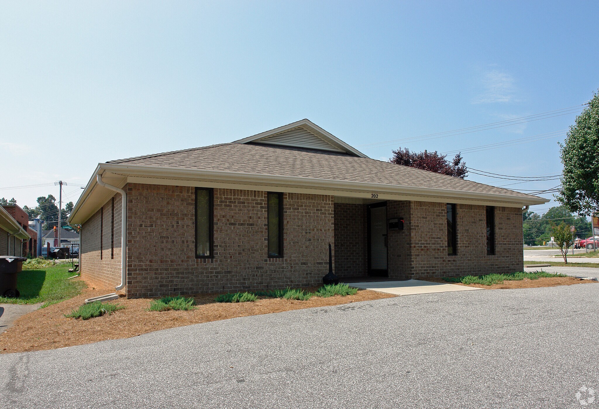 202 Kelly Pl, High Point, NC for sale Primary Photo- Image 1 of 1