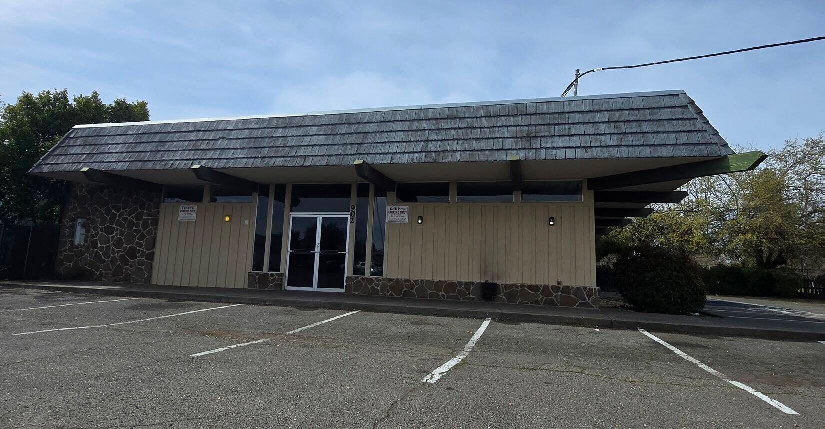 902 Oak Ln, Rio Linda, CA for lease Building Photo- Image 1 of 9