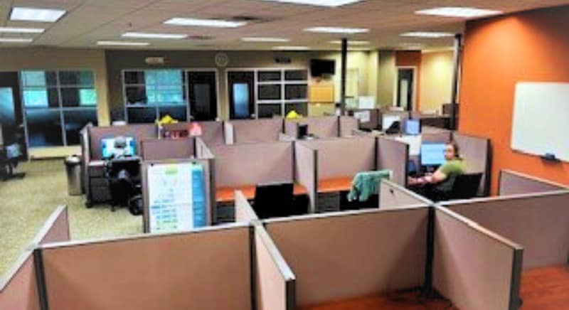 431 Fairway Dr, Deerfield Beach, FL for lease - Interior Photo - Image 2 of 17