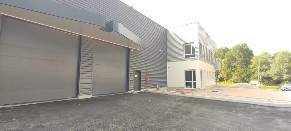 Flex in Bourgoin-Jallieu for sale - Building Photo - Image 3 of 7