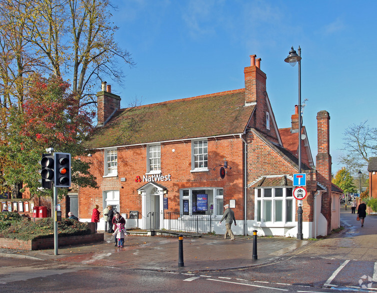 High St, Hartley Wintney for lease - Primary Photo - Image 1 of 3