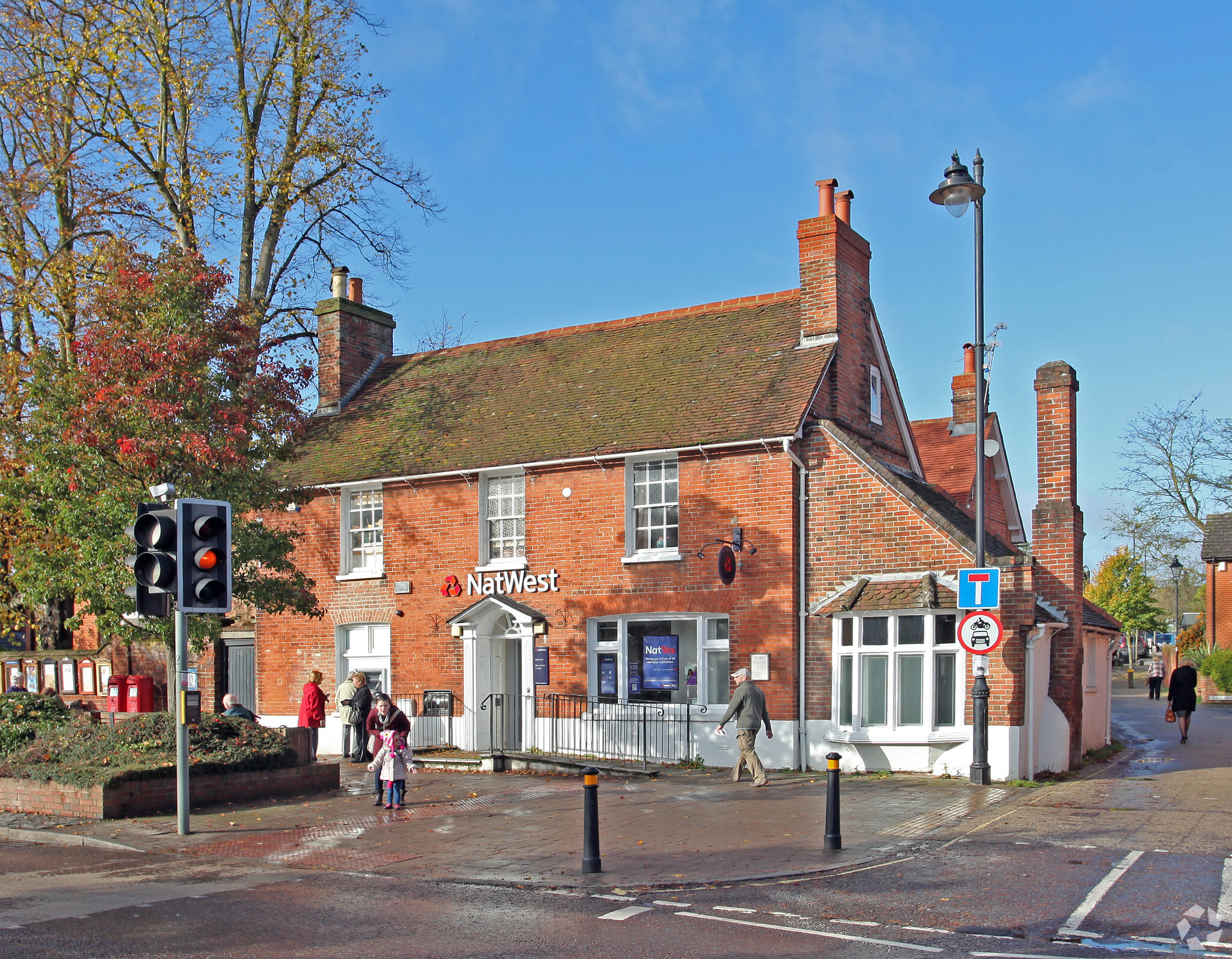 High St, Hartley Wintney for lease Primary Photo- Image 1 of 4