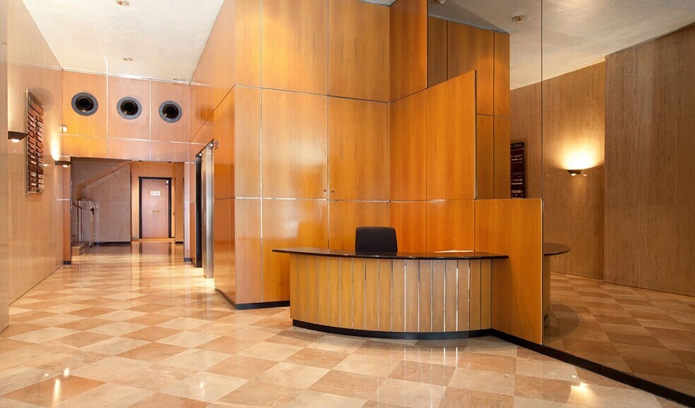 Carrer del Marquès de Sentmenat, 54, Barcelona, Barcelona for lease - Lobby - Image 3 of 3