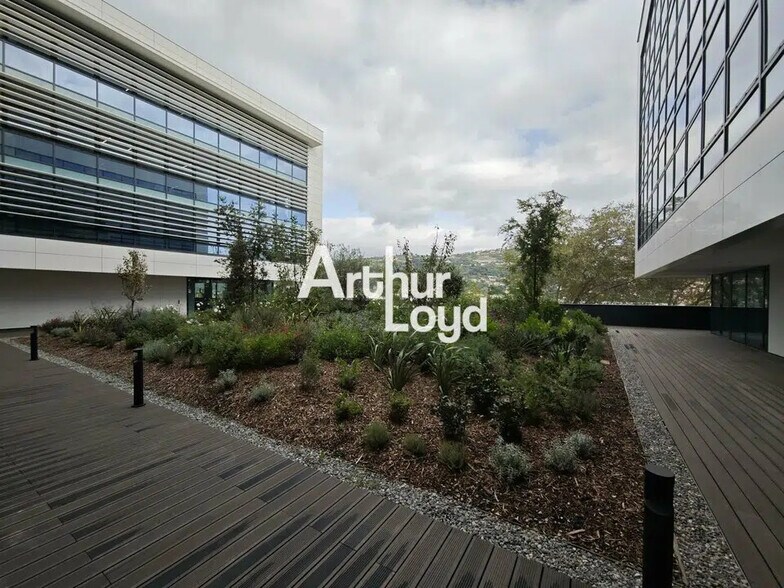 Office in Nice for lease - Building Photo - Image 2 of 20