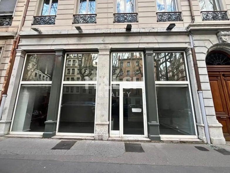 Retail in Lyon for lease - Building Photo - Image 1 of 8