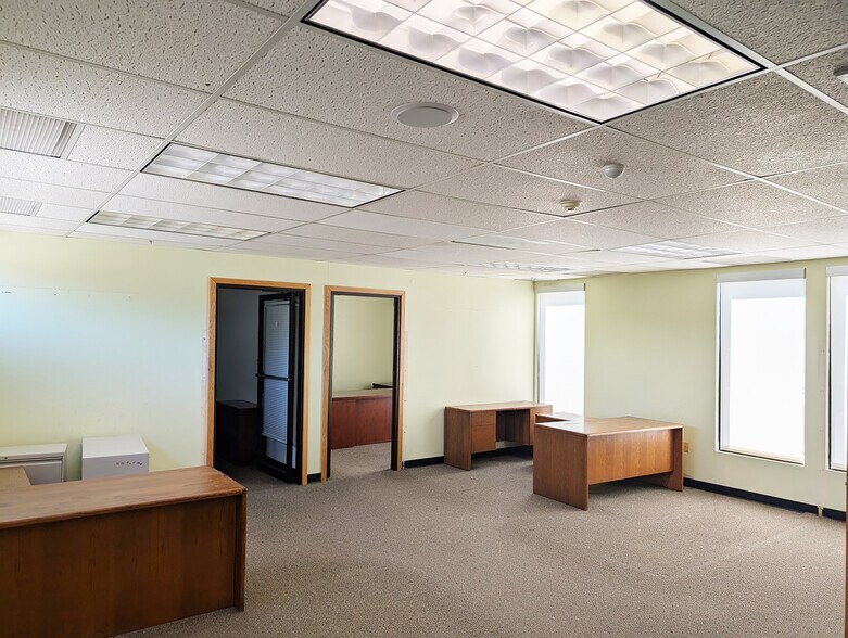 122 Northeastern Blvd, Nashua, NH for lease - Building Photo - Image 3 of 6