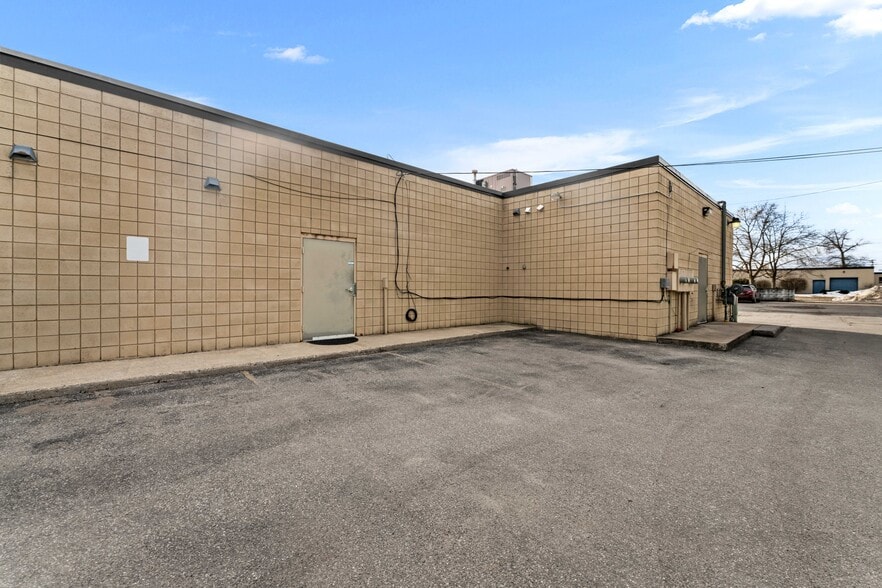 1126-1130 S Garfield Ave, Traverse City, MI for sale - Building Photo - Image 3 of 20