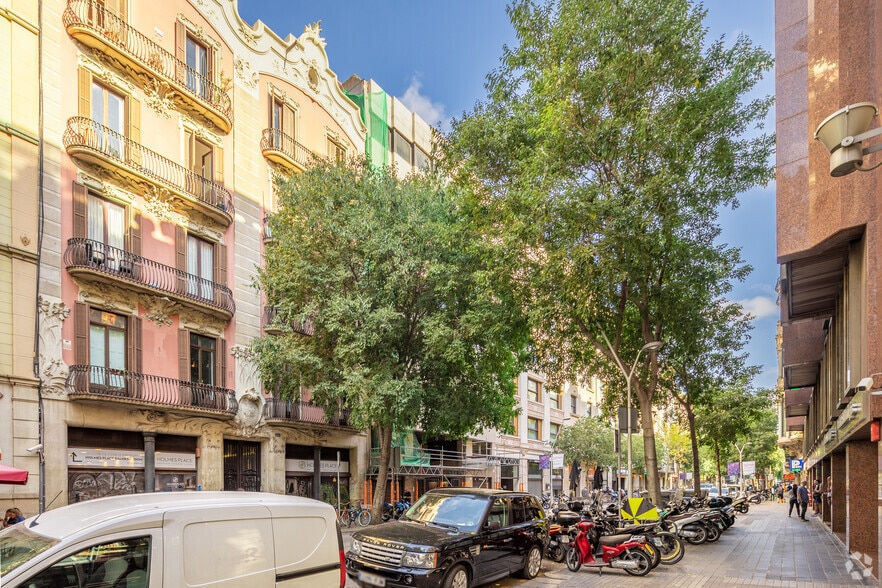 Carrer de la Diputació, Barcelona, Barcelona for lease - Building Photo - Image 2 of 2