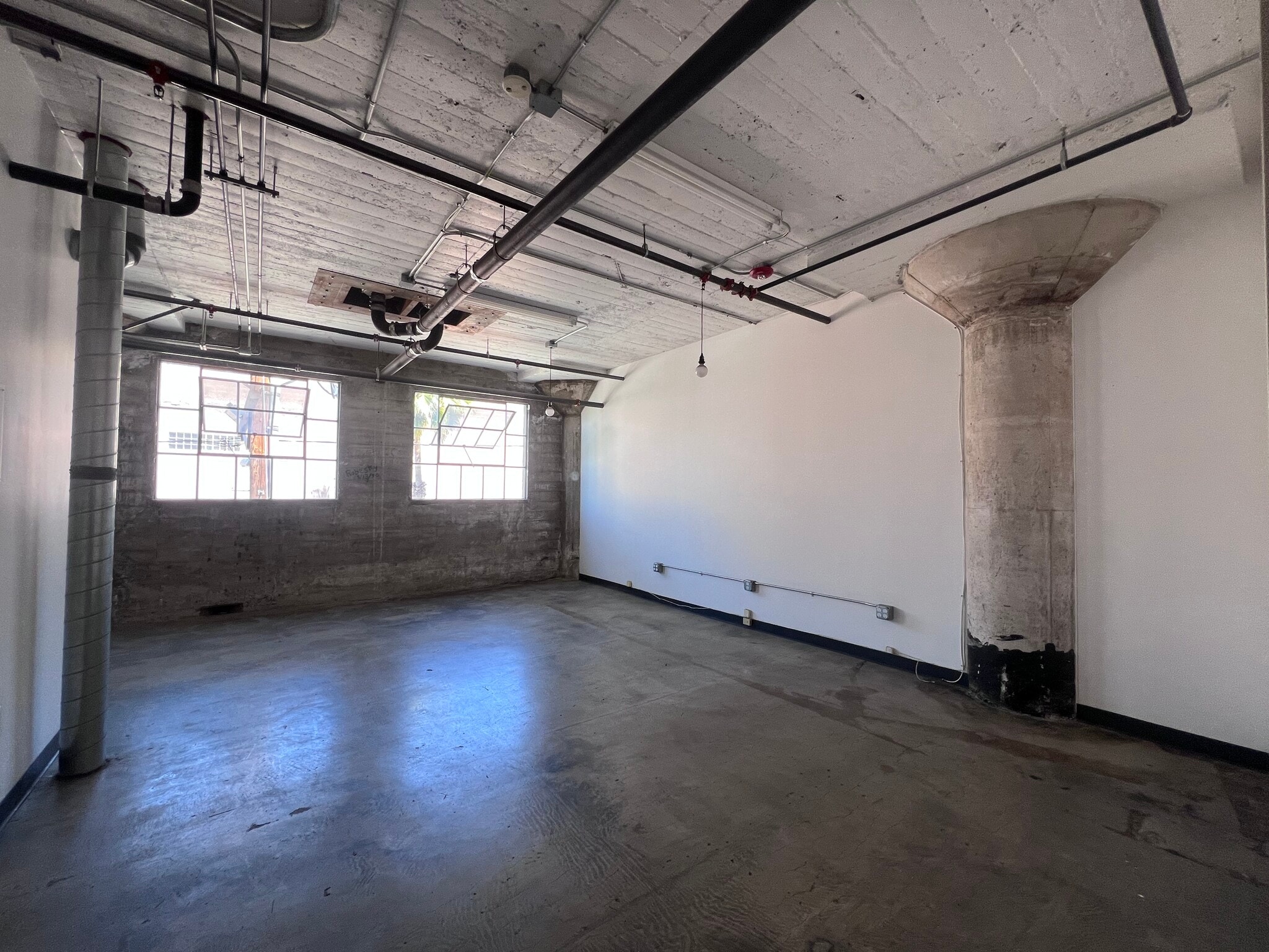 1300 Factory Pl, Los Angeles, CA for lease Interior Photo- Image 1 of 3