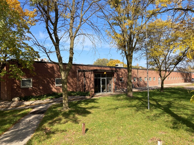 922 Swift St, Saint Peter, MN for lease - Building Photo - Image 1 of 9