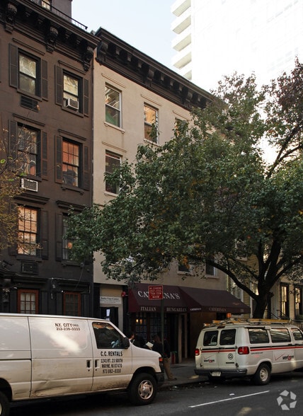 316 E 53rd St, New York, NY for lease - Primary Photo - Image 1 of 8
