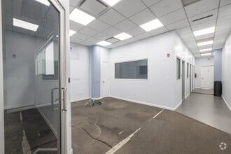 33-24 Northern Blvd, Long Island City, NY for lease Interior Photo- Image 2 of 3