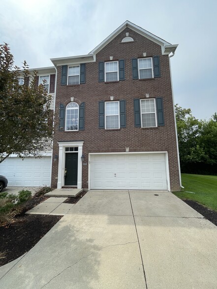 Indy Townhomes Portfolio portfolio of 11 properties for sale on LoopNet.com - Primary Photo - Image 3 of 7